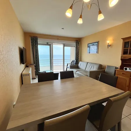 Apartmán Cozy One-bedroom With Sea View And Pool T50