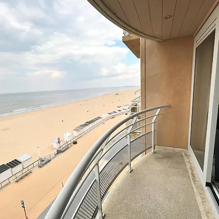 Apartmán Cozy One-bedroom With Sea View And Pool T50 *