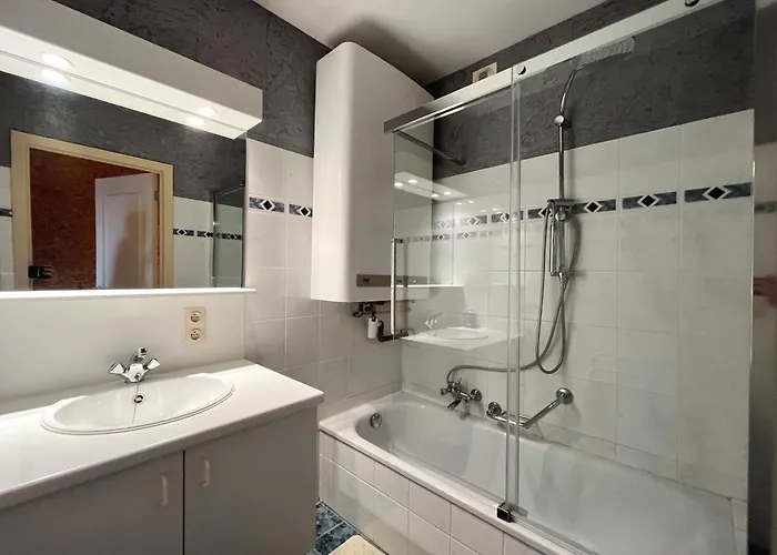 Cozy One-bedroom With Sea View And Pool T50